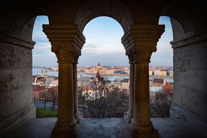 2-Hour Private Night Tour of Budapest - Chain Bridge and Parliament Building: The Night City’s Biggest Drama