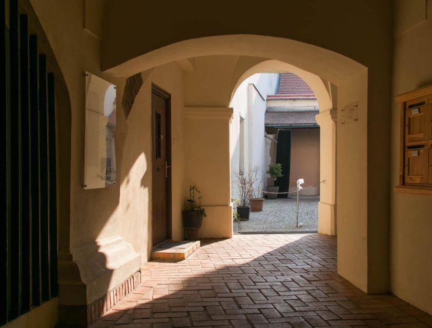 2 Hours Buda Castle Walking Tour - Walk with a Historian - Meeting at the Castle Gate: where to start without stress