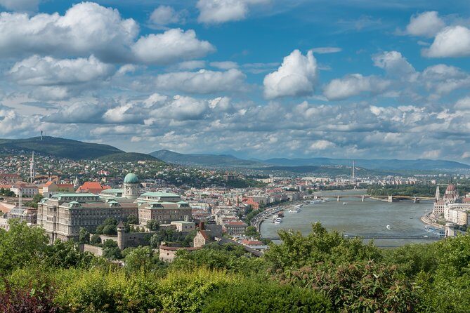 4 hours long private minivan tour in Budapest - Price and value: is $627.20 per group worth it?