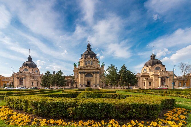 4 hours long private walking tour in Budapest - Pickup, meeting points, and choosing your start time