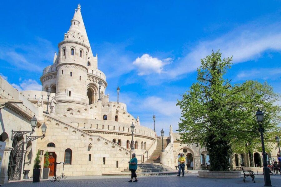 6 hour Budapest walking tour - Meeting George Molnar and getting your route right