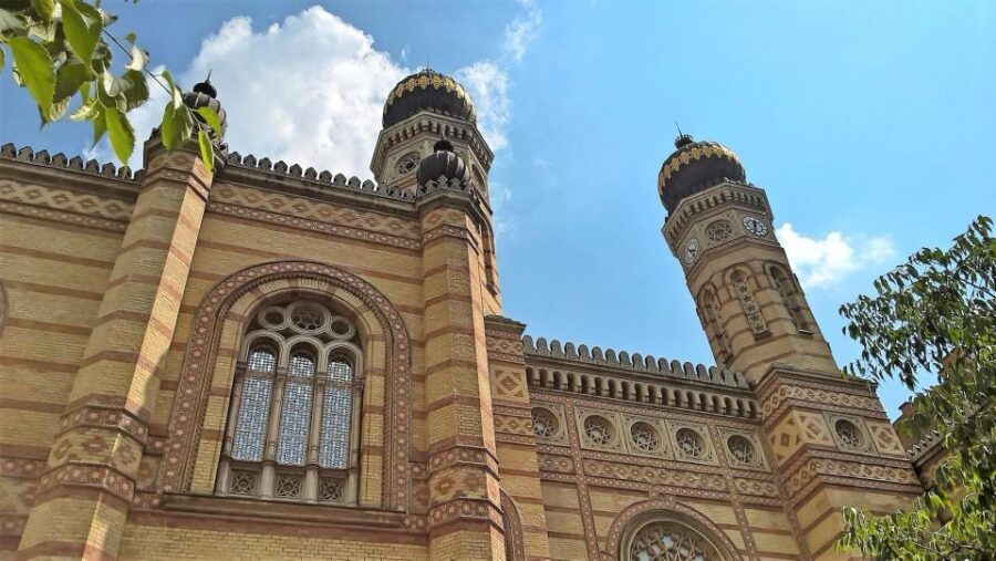 6 hour Budapest walking tour - Castle Hill on the Buda side: Matthias Church and Fisherman’s Bastion