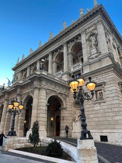 6 hour Budapest walking tour - St. Stephen’s Basilica and the Opera zone: faith and style in the same walk