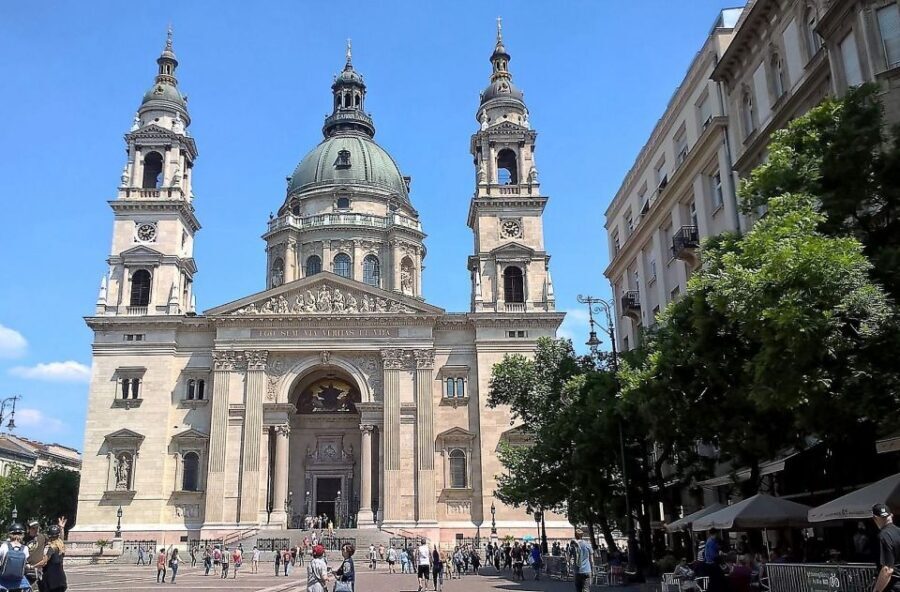 6 hour Budapest walking tour - Central Market Hall, Chain Bridge, and the Great Synagogue area