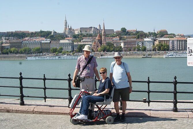 Accessible Budapest Tour - Fountain of King Matthias and Sandor Palace: Short Stops, Good Context