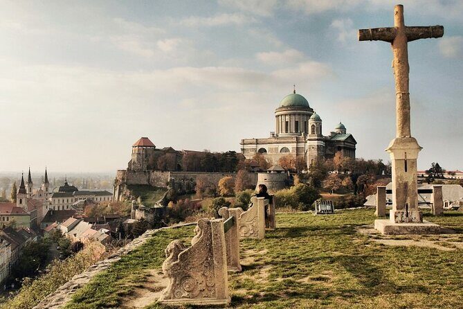 Along the shore of Danube river, private tour - Szentendre: baroque streets, art shops, and an easy food moment