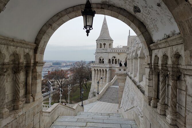 Best Historical Sights of Budapest Tour - St Stephen’s Basilica and the Holy Right Hand