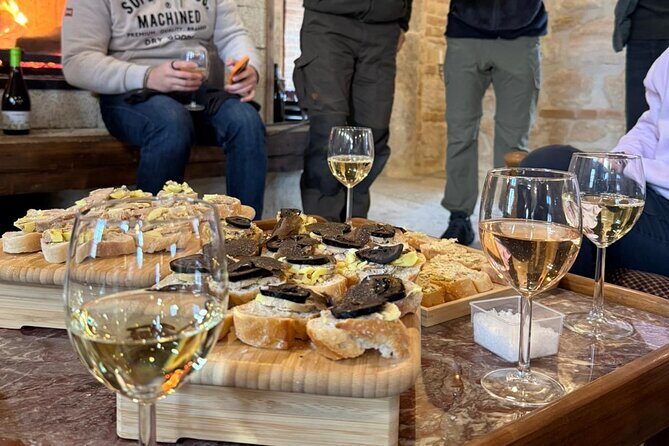 Black Truffle Hunt, Foie Gras & Wines with Budapest Pickup - Leaving Budapest for Etyek: getting there without losing the day