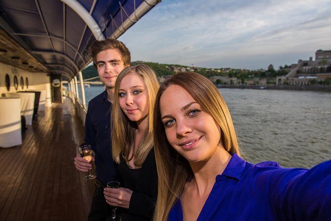 Booze Cruise Budapest Sightseeing Danube Cruise - The on-board host and how the commentary lands