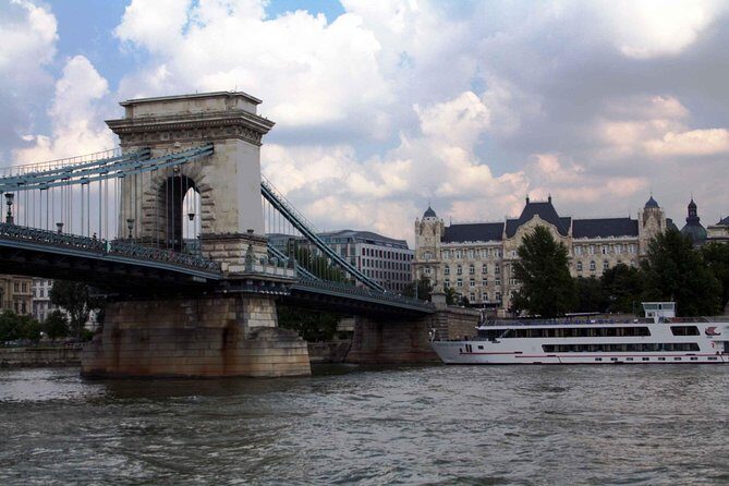 Booze Cruise Budapest Sightseeing Danube Cruise - On-board comfort: indoor warmth vs. outside views
