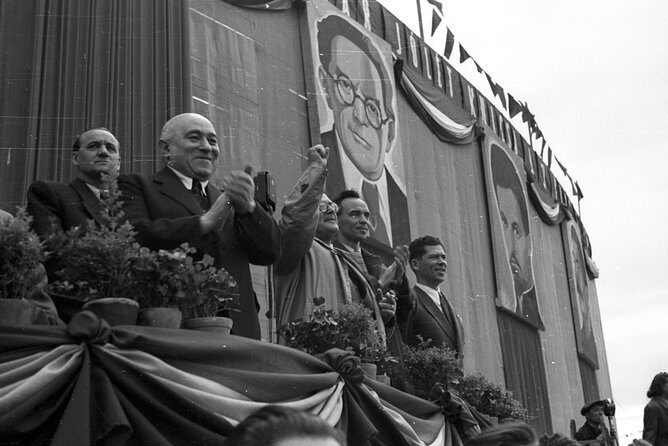 Born Under The Red Star - Communist tour with Coffee in a Retro Bar - House of Terror Museum area: why the building has to be talked about