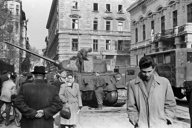 Born Under The Red Star - The History of Communism in Hungary - Private Tour - Hungarian Parliament Building: A Landmark Stop You’ll See Best From the Outside