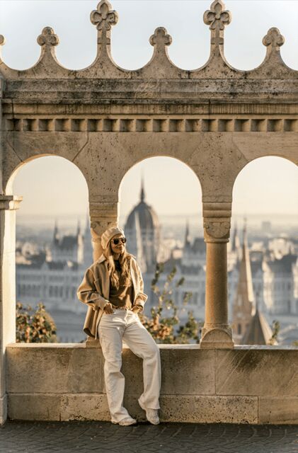 Buda Castle: Private photoshoot with a local guide - Morning vs night: choosing the right light for your photos