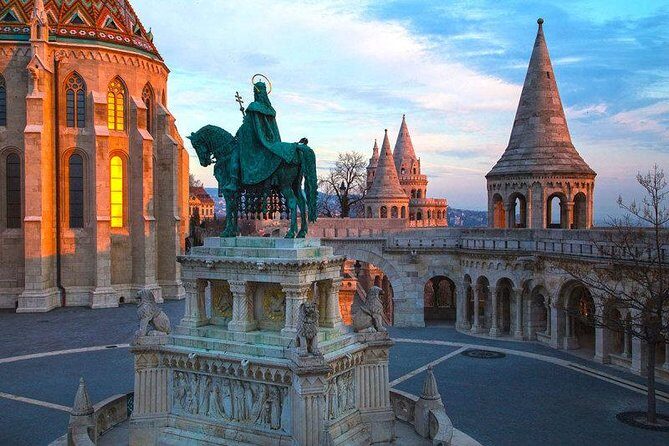 Buda Castle Walking Tour with Matthias church entry, Cake&Coffee - The pace and the guide: why small groups matter here