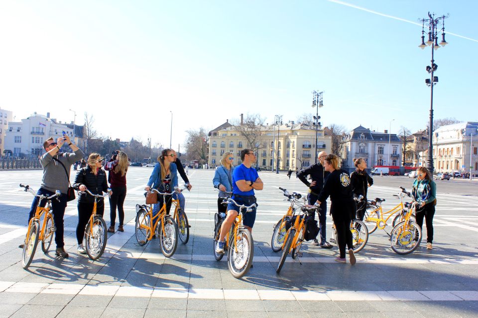 Budapest ❤️Winter Bike Tour with Coffee Stop❤️ - Coffee and Hungarian pastry: the warm reset you’ll feel