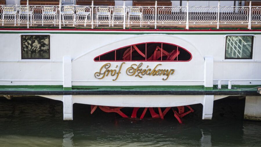 Budapest: 1 hr Sunshine Booze Cruise with Prosecco - Gróf Széchenyi comfort and why a 1-hour cruise is smart