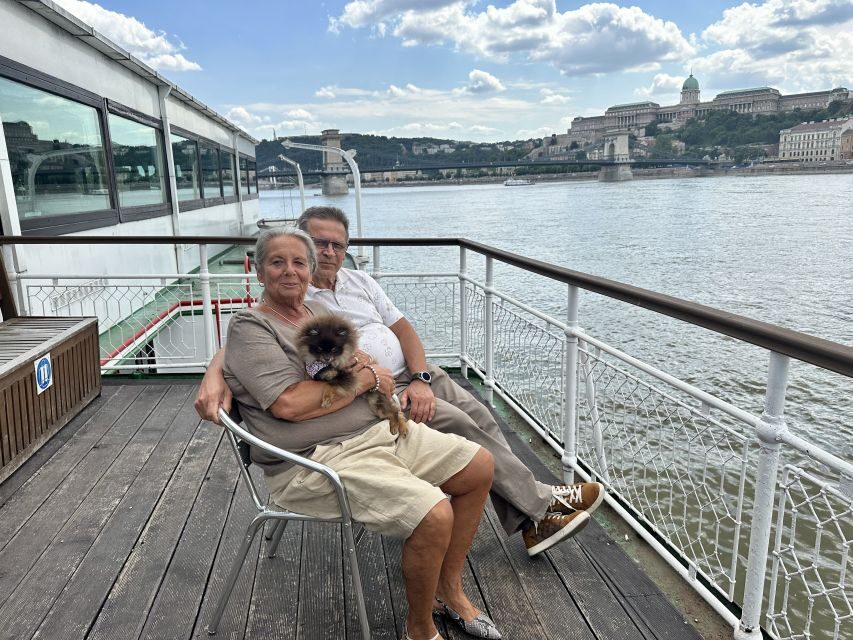 Budapest: 1 hr Sunshine Booze Cruise with Prosecco - Is this truly guided? My expectation rule for non-guided cruises