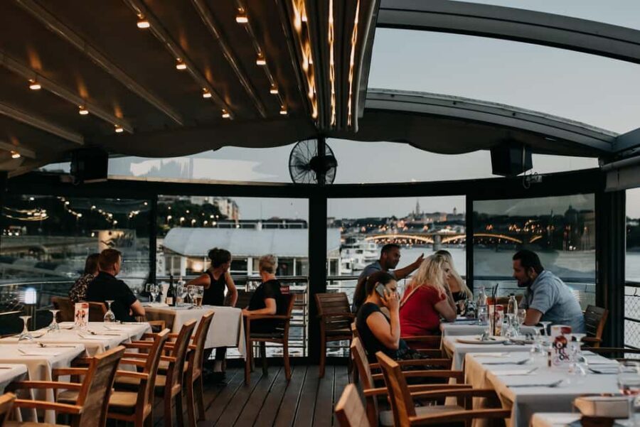 Budapest: 3-Course Dinner for 2 - stationary Boat Restaurant - The 2.5-hour flow: welcome champagne to final dessert