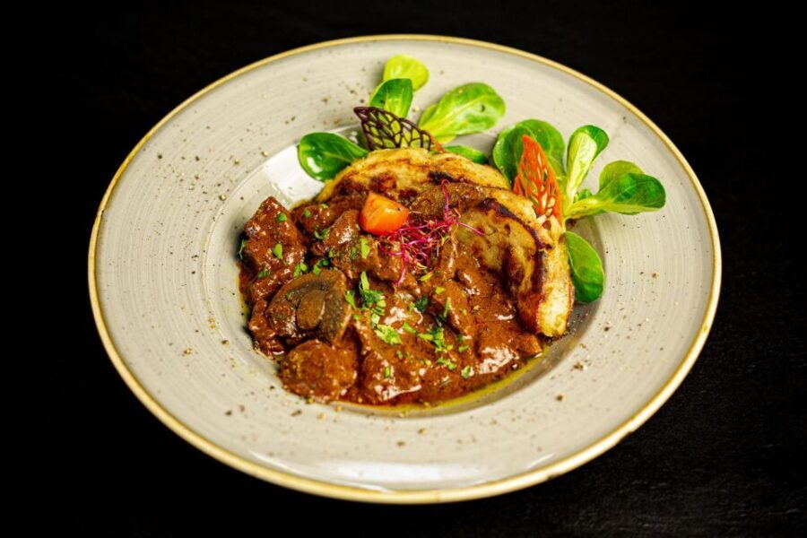 Budapest: 4-Course Dinner Cruise with Bar Piano - Should You Book This Budapest Dinner Cruise?