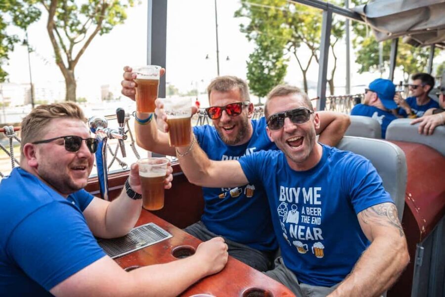 Budapest: BeerBus Sightseeing Tour with unlimited beer - Chain Bridge: The River Crossing Everyone Photos