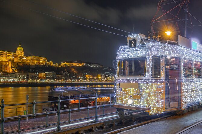 Budapest Christmas Market Tour with Basilica visit & Chimney cake - St. Stephen’s Basilica: what to do in your 30 minutes