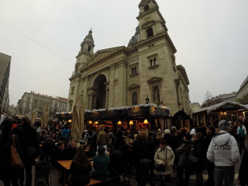 Budapest Christmas Walking Tour w Entry to Basilica - Getting your bearings: where the tour starts