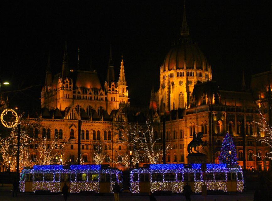 Budapest Christmas Walking Tour w Entry to Basilica - St Stephen’s Basilica: skip-the-line, then take your time