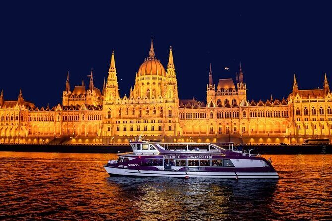 Budapest Danube Pizza Cruise with Welcome Drink - One hour of Danube night lights, then your free time