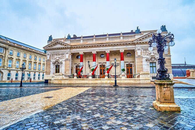Budapest Danube River Cruise with Old Town Walking Tour - The Danube Cruise Part: how pre-booked tickets change the day