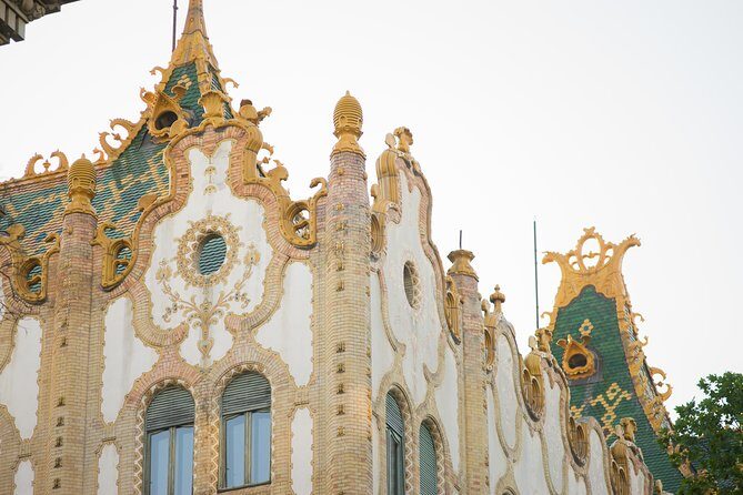 Budapest Essential Walk&Food tasting - Stop 1: Deák Ferenc Square to Elizabeth Square and the Opera house exteriors