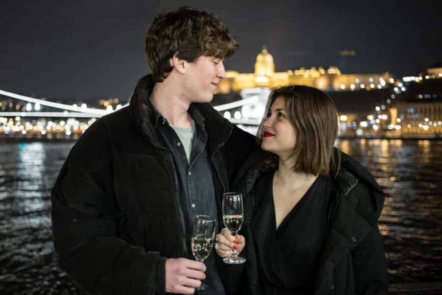 Budapest: Evening Cruise including Drink Options - Getting On Board at Akadémia 2 Ponton and Finding the Gróf Széchenyi