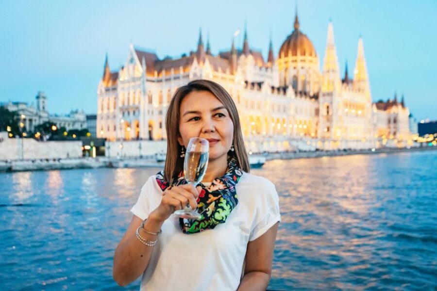 Budapest: Evening Cruise including Drink Options - Live Music, Dancers, and the On-Boat Atmosphere