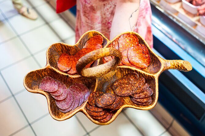 Budapest Grand Market Tasting Tour - Small Group & Local Guide - Guides, questions, and why the group size matters more than you think