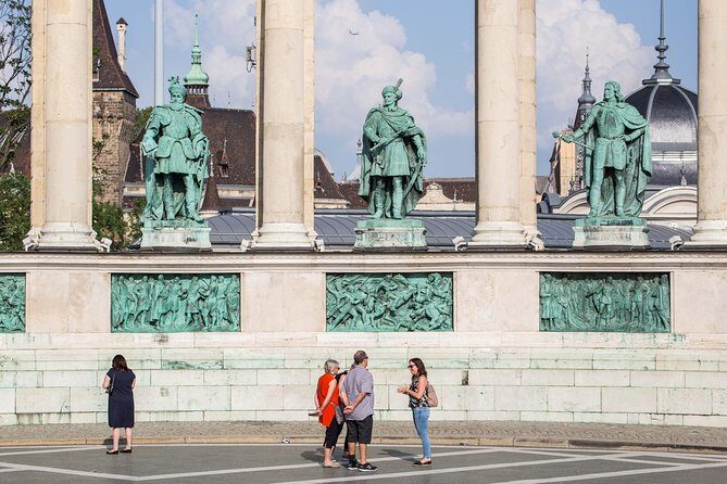 Budapest Grand Walk - Pest by foot: Andrássy Avenue, the Opera House area, and St. Stephen’s Basilica