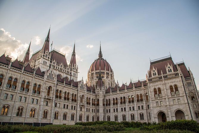 Budapest Grand Walk - Value and logistics: $125 for guide time, wine, coffee, and transit
