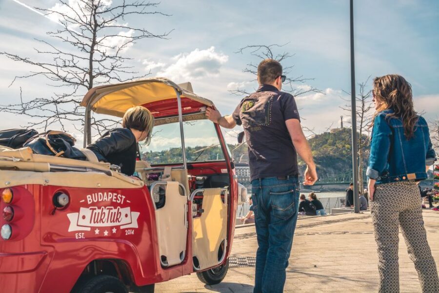 Budapest: Half-Day Exclusive Highlights Private Tour - Panoramic viewpoints: the city from a locals-eye angle