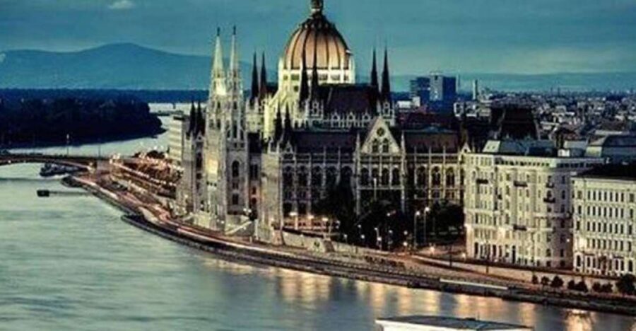 Budapest: Half-Day Highlights Small Group Private Tour - Rooftop Panorama and a Fresh Cocktail: End With Views, Not Stress