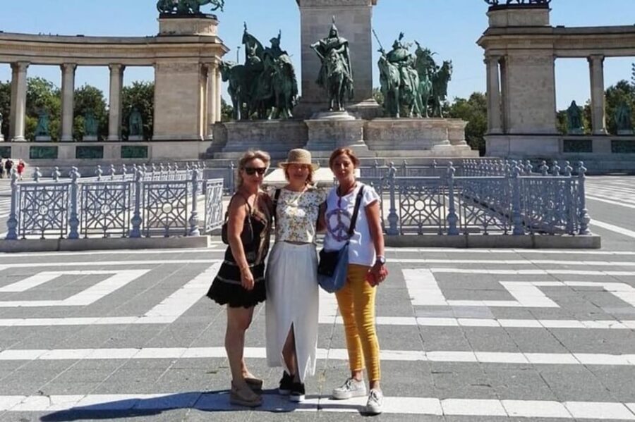 Budapest : Highlights & Hidden Gems Walking Tour - St. Stephen’s Basilica: a grand stop that also helps you understand Hungary’s identity