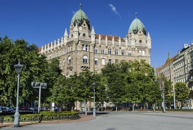 Budapest Highlights Private E-bike Tour - Great Synagogue and the Jewish Quarter: the story starts strong