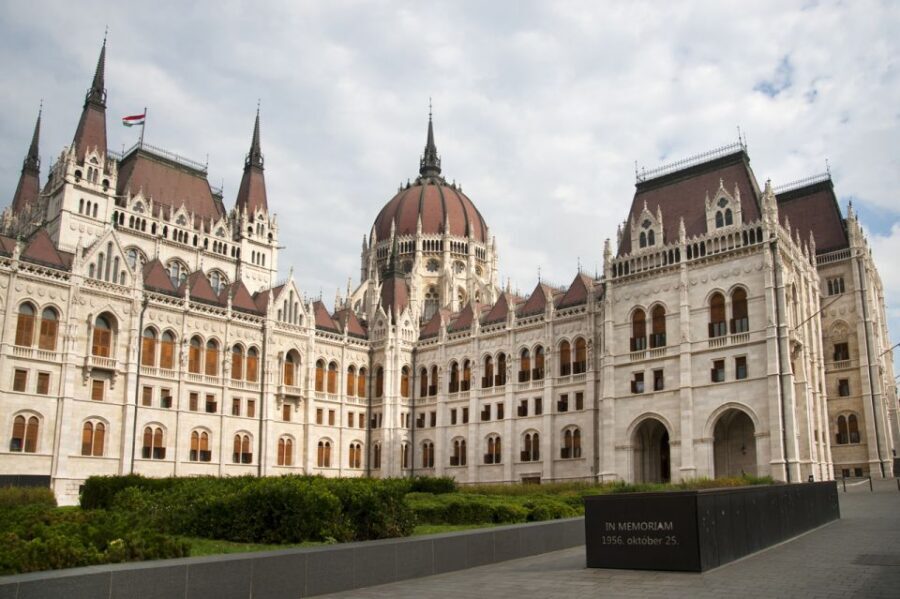 Budapest: Inner City Walking Tour in German - Kossuth Square and Hungarian Parliament: Dictatorship and the 1956 Revolution
