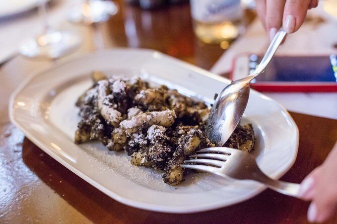 Budapest Jewish Cuisine & Culture Walk - Why Budapest’s Jewish Quarter Is the Right Kind of History