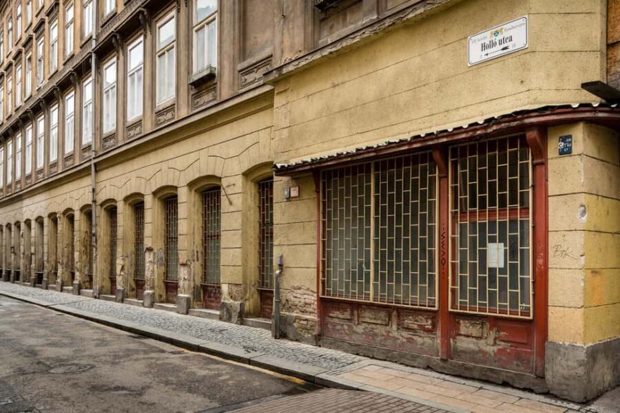 Budapest Jewish Ghetto History Private Guided Walking Tour - Dohány Street Synagogue: the largest in Europe and the memorial you can’t skip