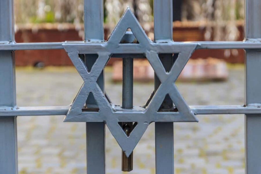 Budapest Jewish Ghetto History Private Guided Walking Tour - Ghetto Memorial Wall: where fragments of the past meet today’s street