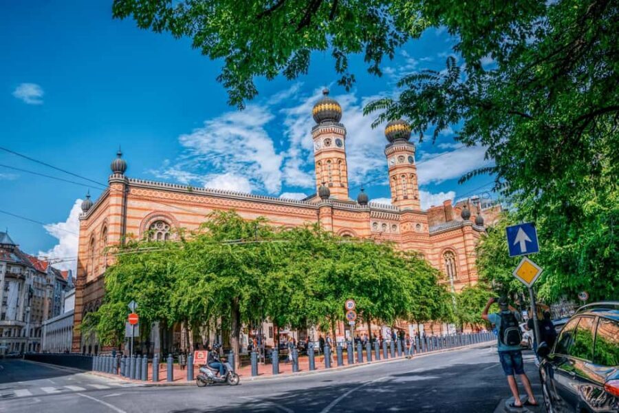 Budapest Jewish Ghetto History Private Guided Walking Tour - Carl Lutz Memorial: the rescue story that runs alongside the tragedy