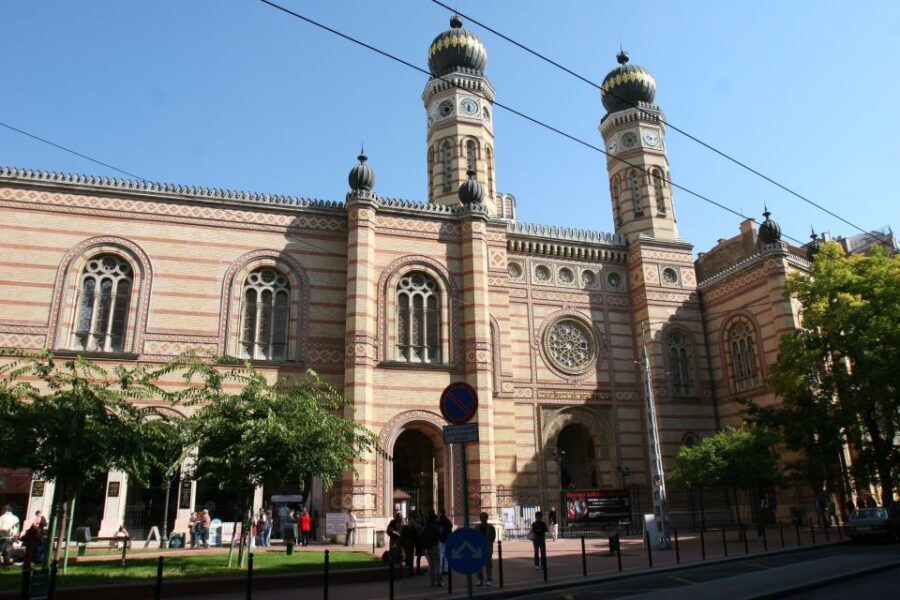 Budapest: Jewish Heritage Guided Tour with Synagogue Ticket - Walking Budapest’s Jewish Quarter, one landmark at a time