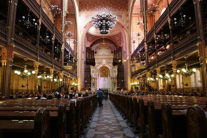 Budapest Jewish Heritage Memorial Walking Tour & Synagogue Entry - From Dohány Street Synagogue to a story you can follow