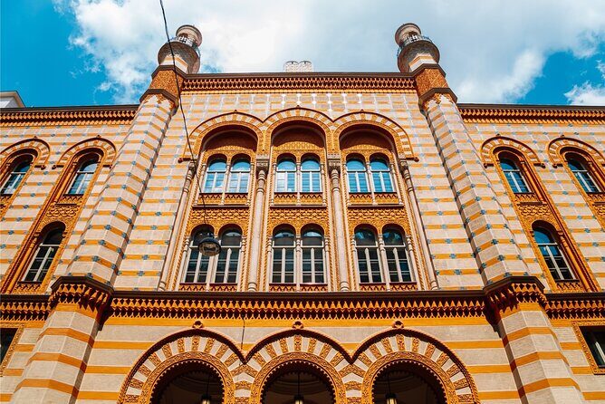 Budapest (Jewish Quarter) Scavenger Hunt and Self-Guided Tour - Dohány Street Synagogue: finding details through clues