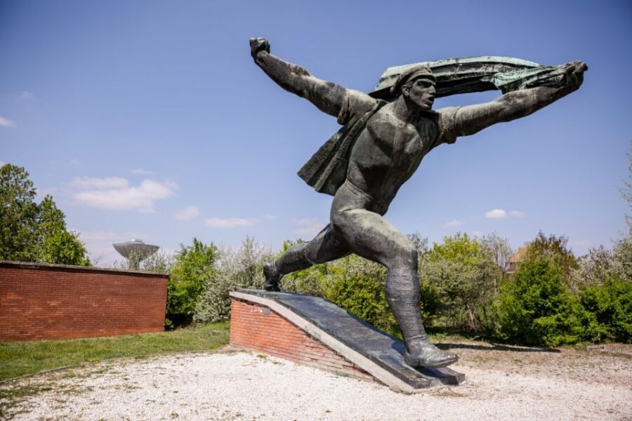 Budapest: Memento Park and Icons of Communism Guided Tour - Photos, walking time, and how to pace yourself