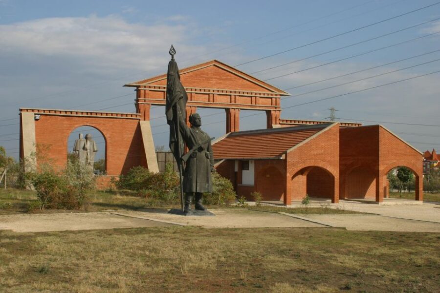 Budapest: Memento Park Ticket - Stalin’s Boots: the storage-showroom idea