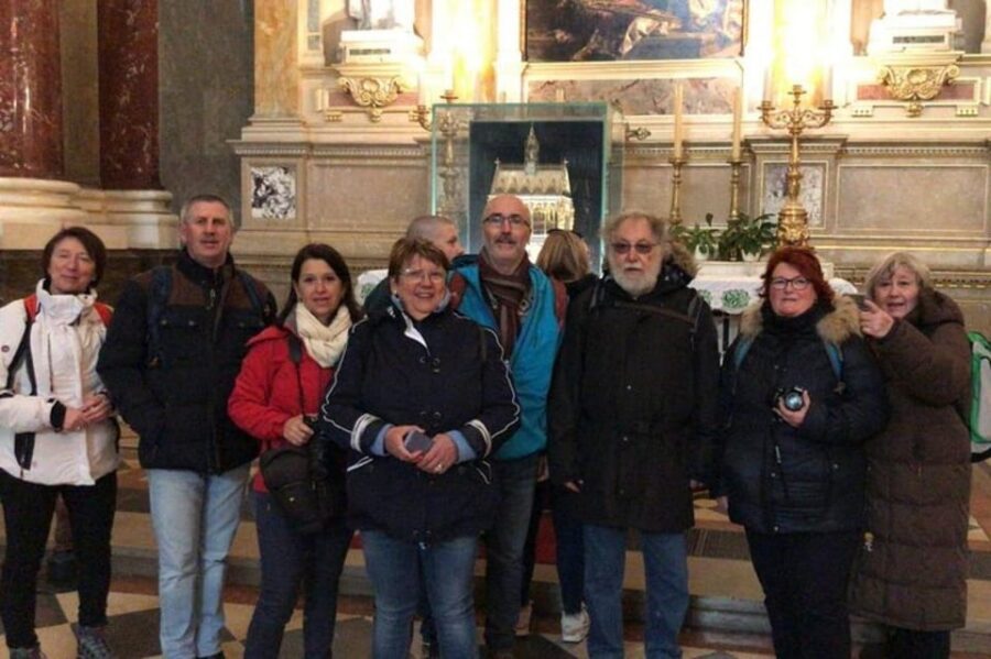 Budapest : Must-see attractions walking tour - St. Stephen’s Square and the Fat Policemen Public Art Stop